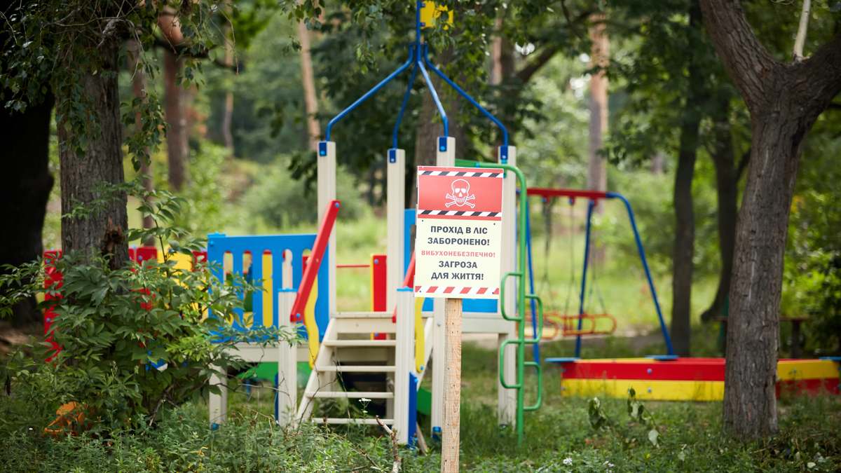 Дитячий майданчик у Горенці на Київщині після російського вторгнення